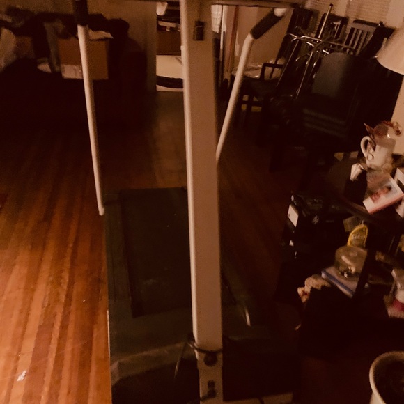 Treadmill - Picture 3 of 4